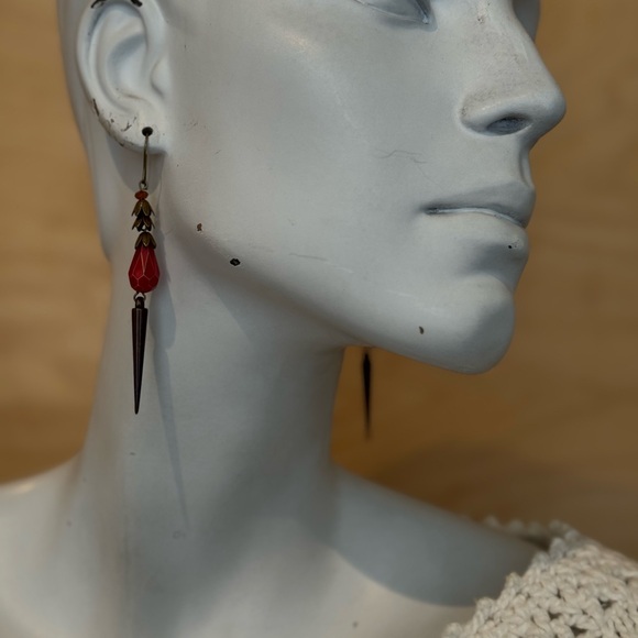 Red dangle earrings with spikes - Picture 1 of 6